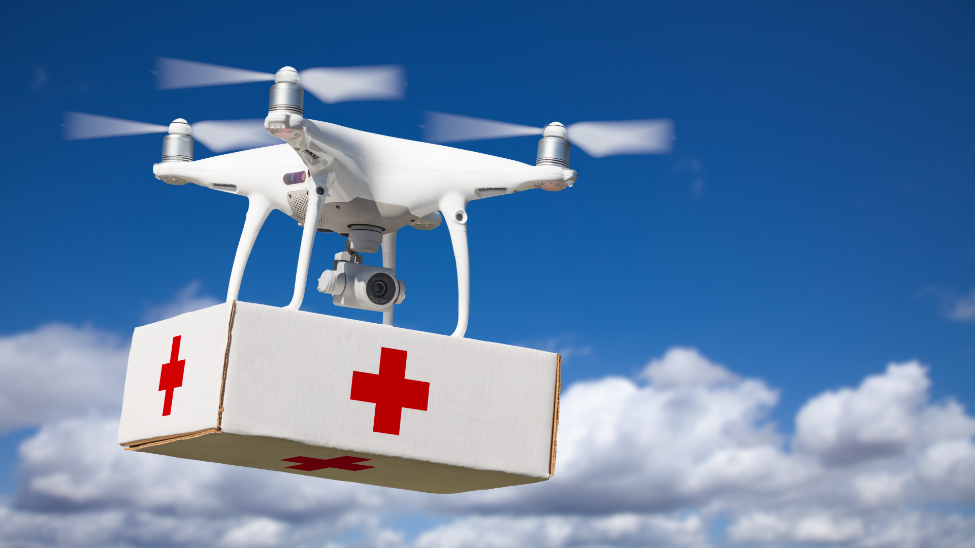 Drone em voo contra céu azul